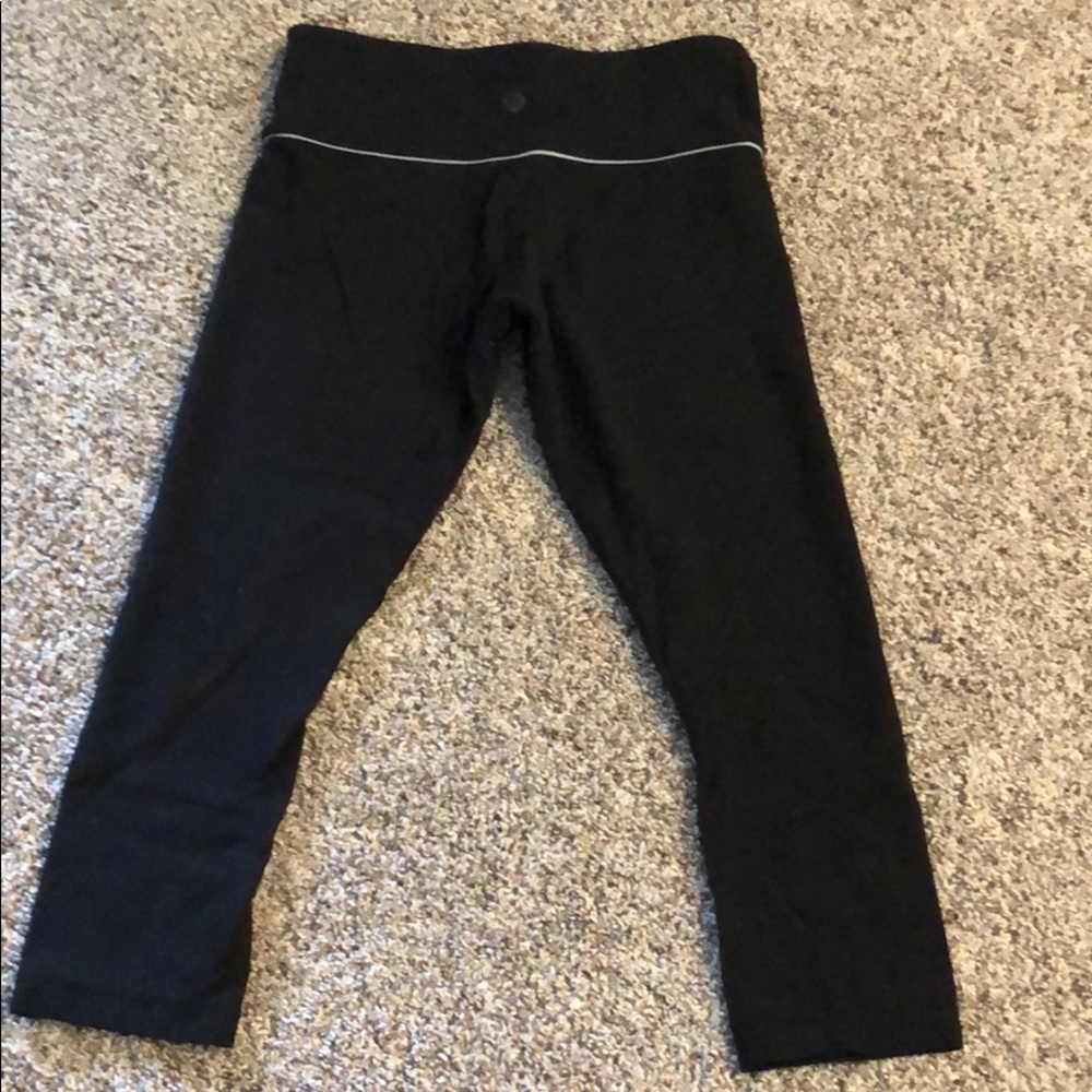 Lululemon black Capri leggings